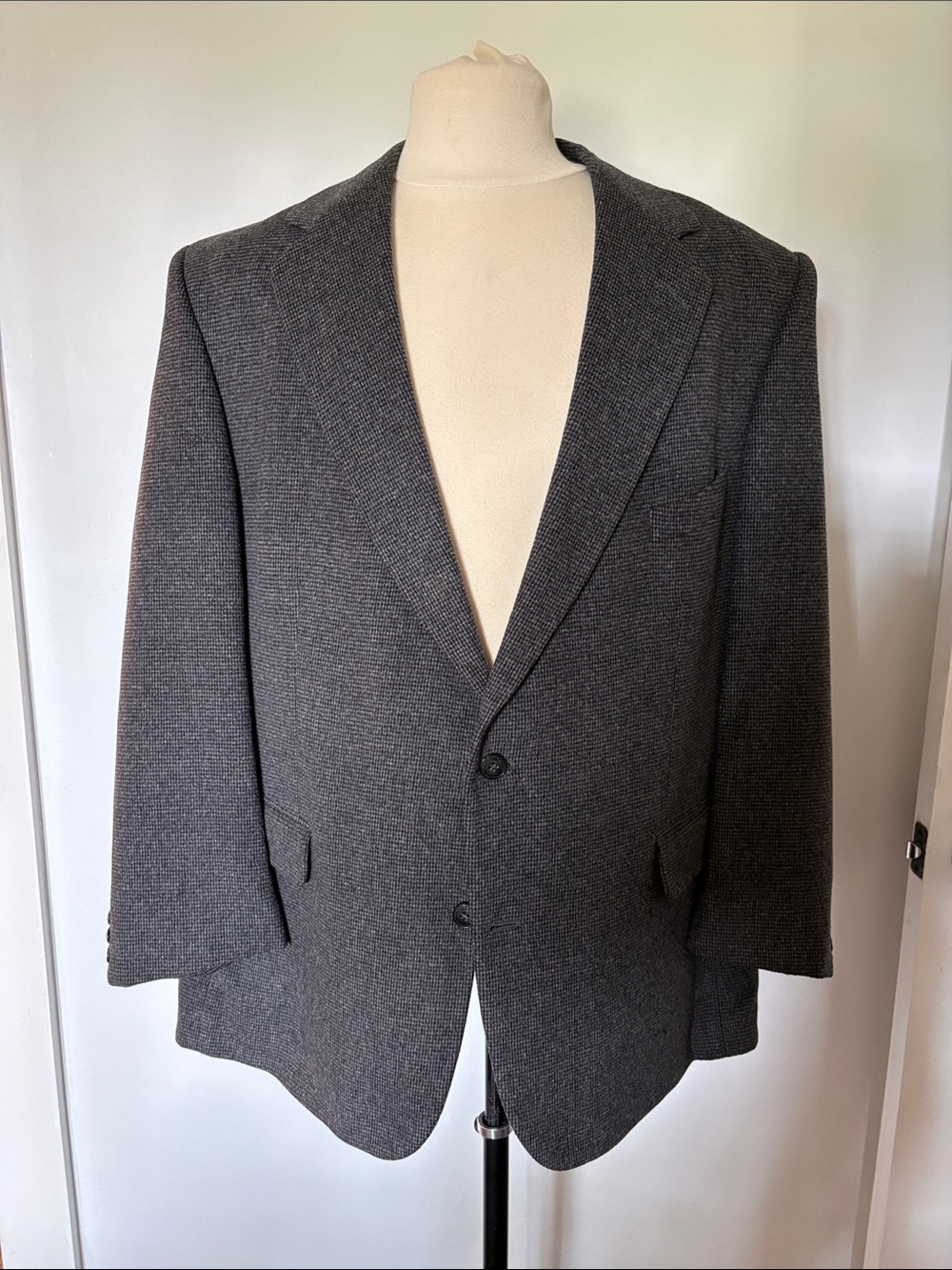 Men's Charcoal Gray Two-Button Sport Coat